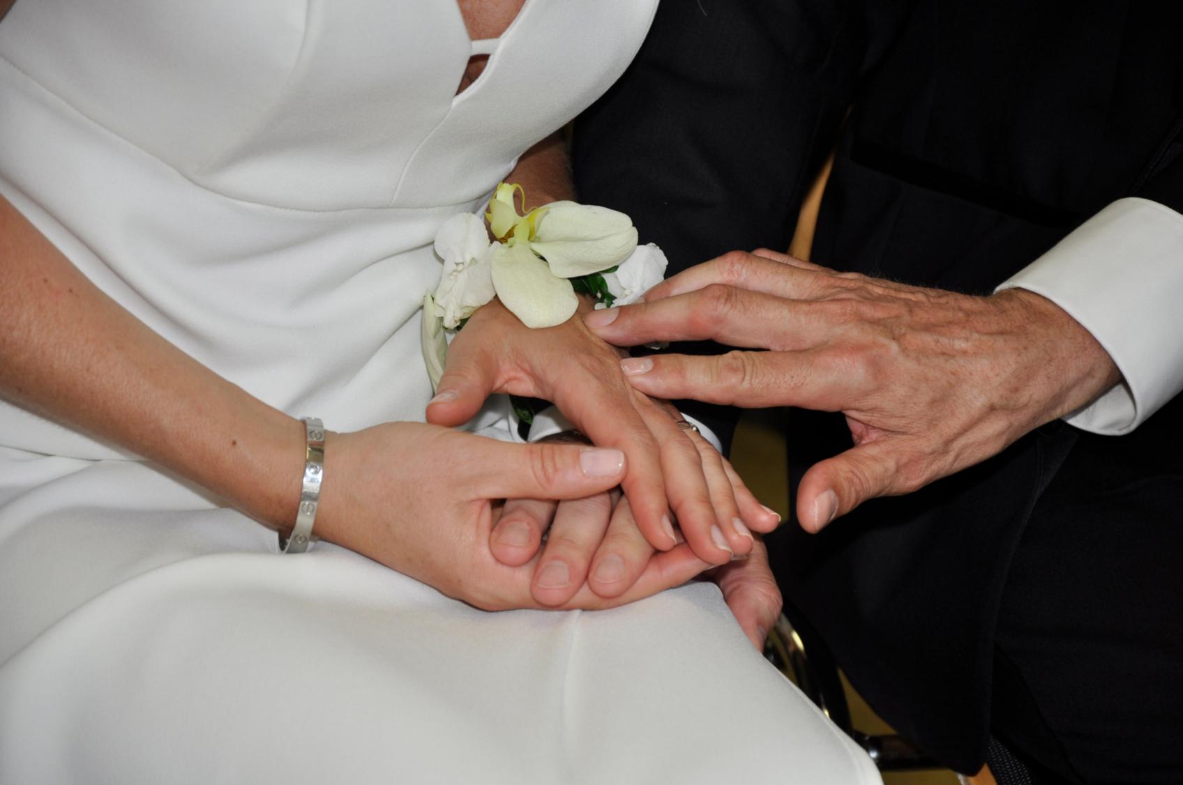 Ehe (c) Bild: Christine Limmer In: Pfarrbriefservice.de Ehe (c) Bild: Christine Limmer In: Pfarrbriefservice.de