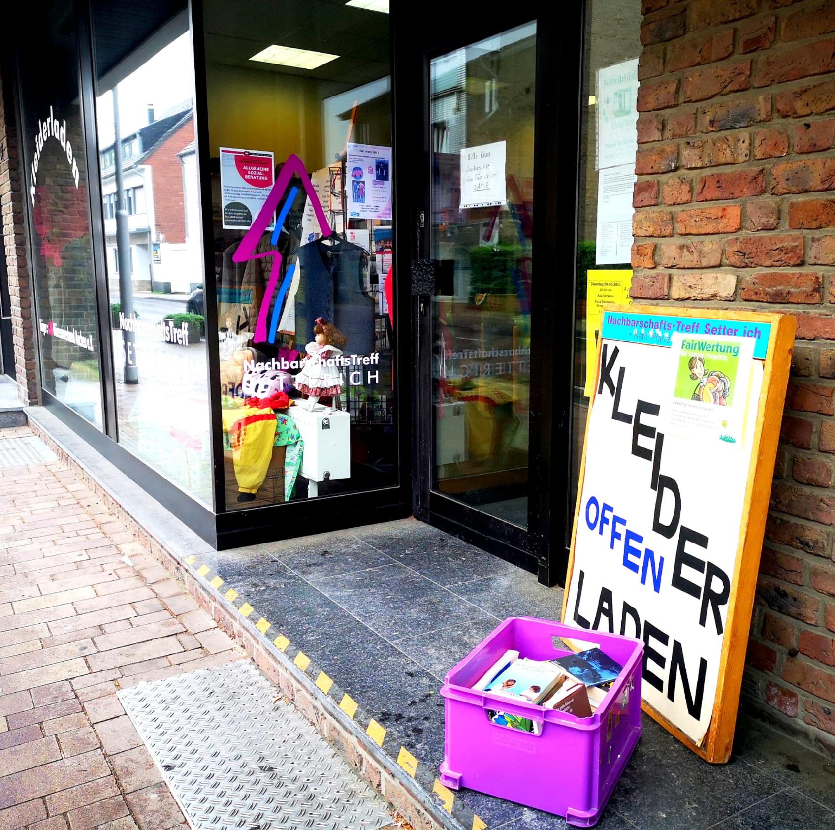 Kleiderladen (c) Mionskowski Kleiderladen (c) Mionskowski